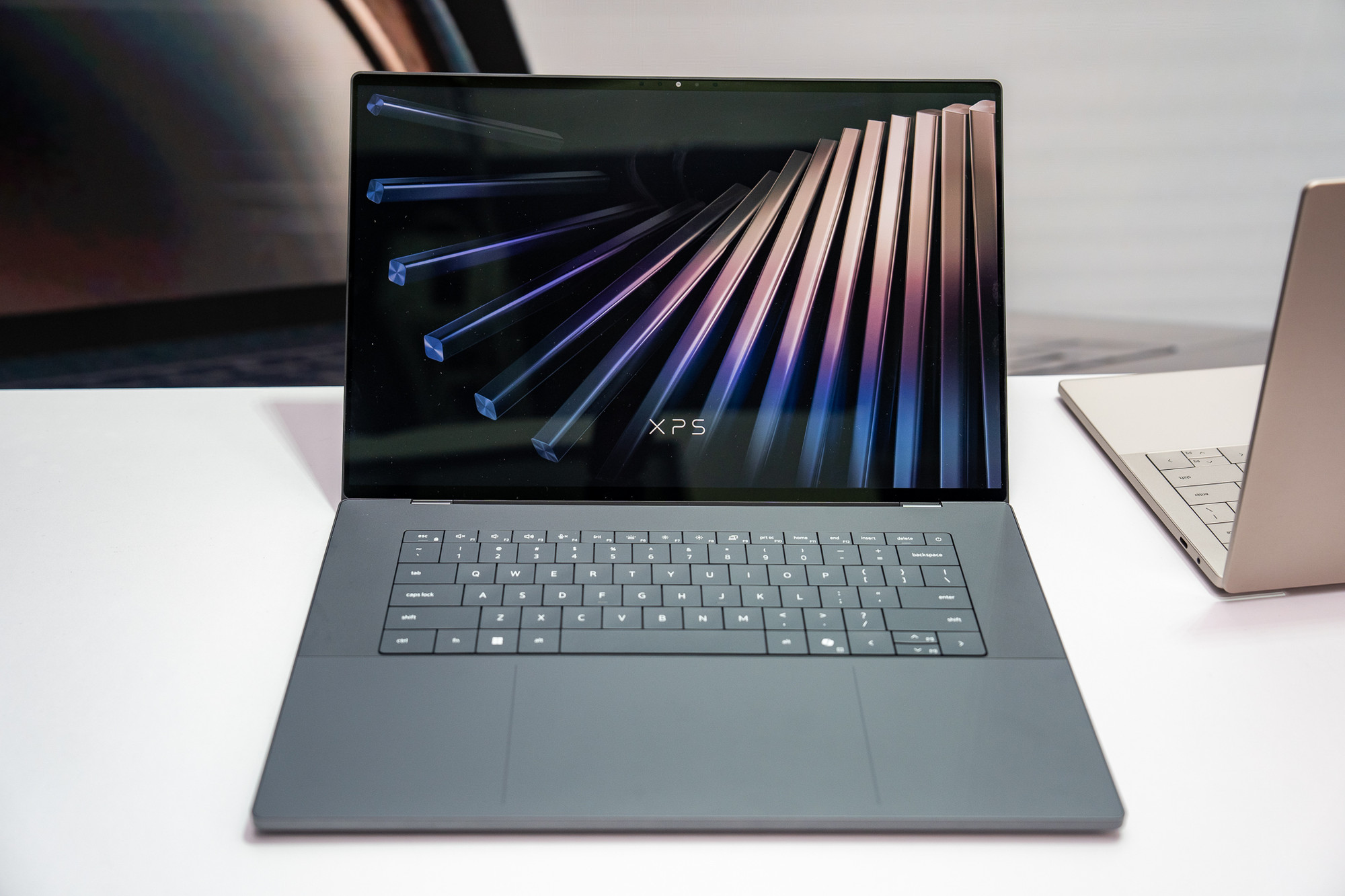 Intel y LG Display superan a Apple y Qualcomm con una autonomía récord en laptops