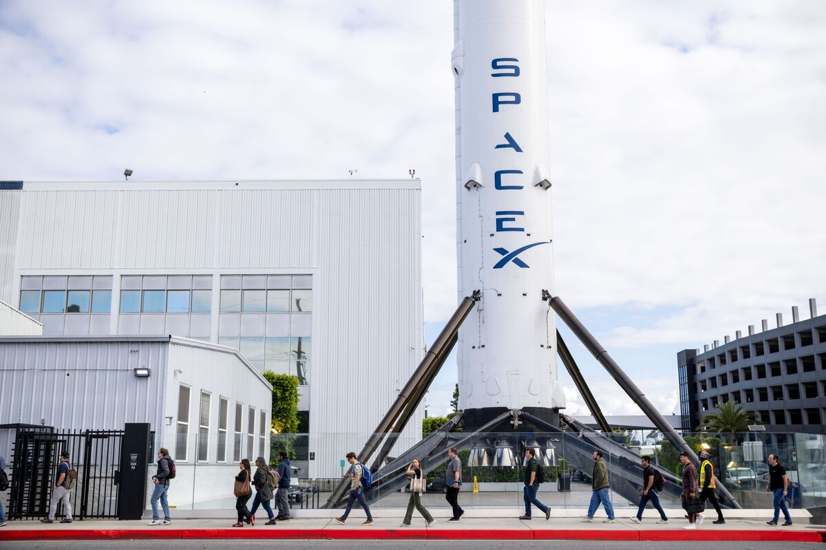SpaceX Accelerates Employee Share Vesting Ahead of Historic IPO