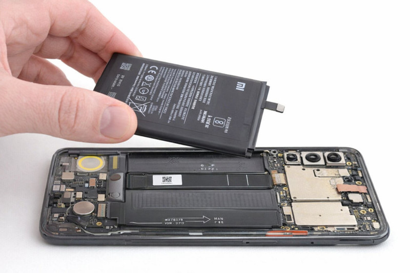 Removable Phone Batteries: Europe Drives Radical Change in Smartphones by 2027