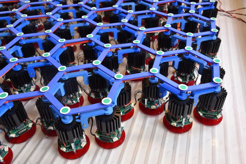 La Universidad de Ámsterdam revela metamateriales que aprenden y evolucionan solos