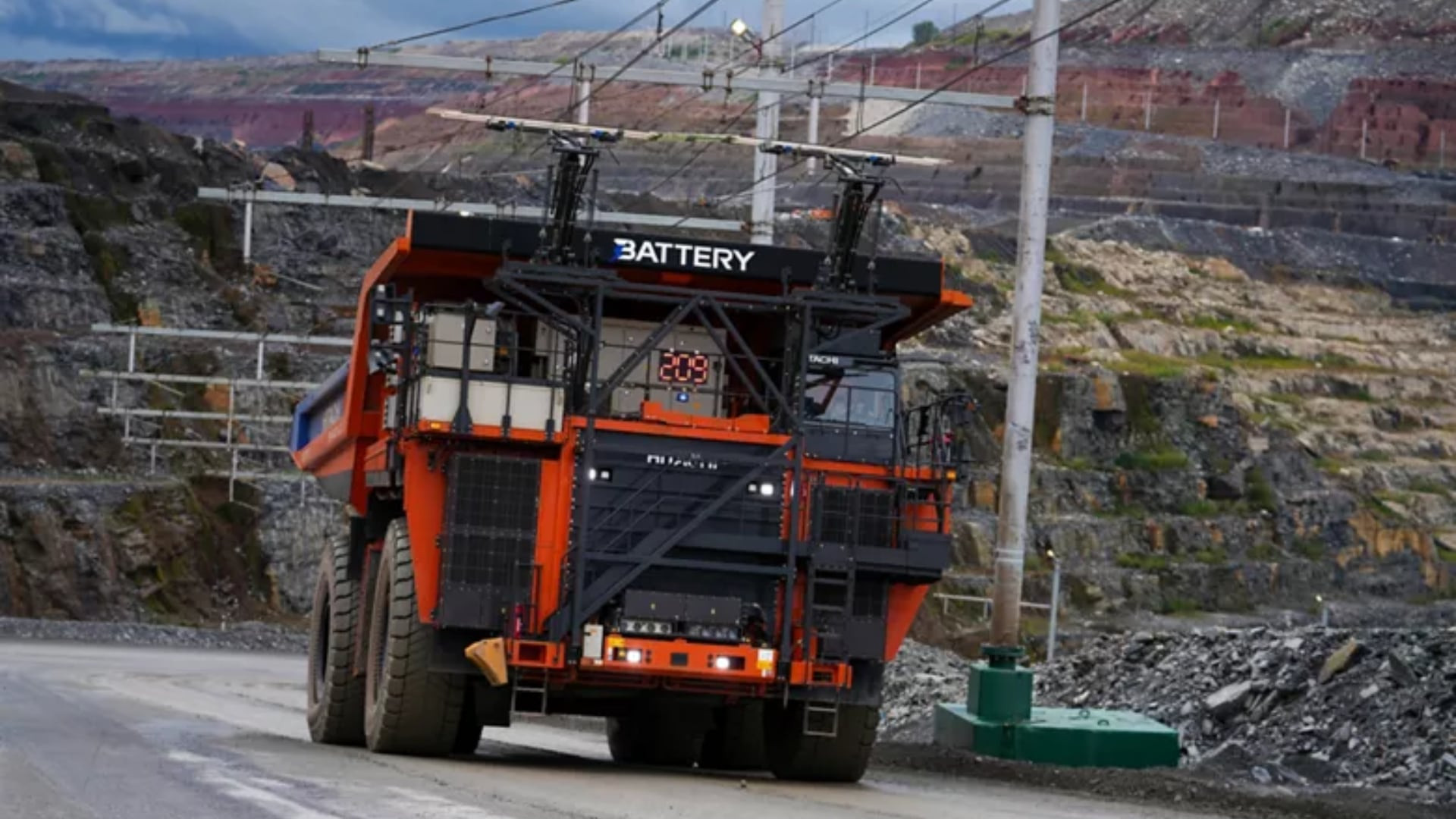 Un camión eléctrico de 384 toneladas revoluciona la minería en Zambia
