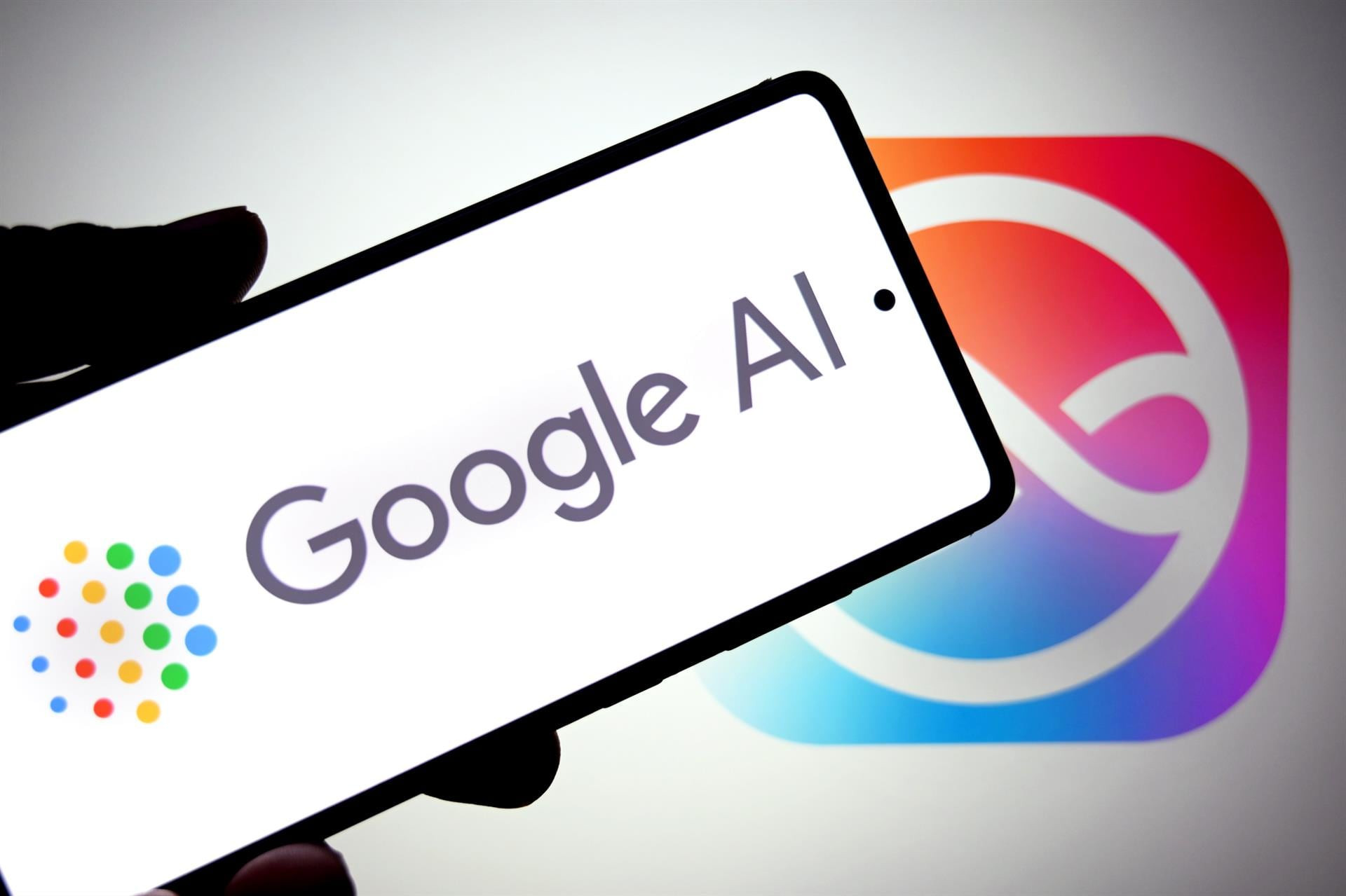 Apple develops its own chatbot to compete with ChatGPT and Google