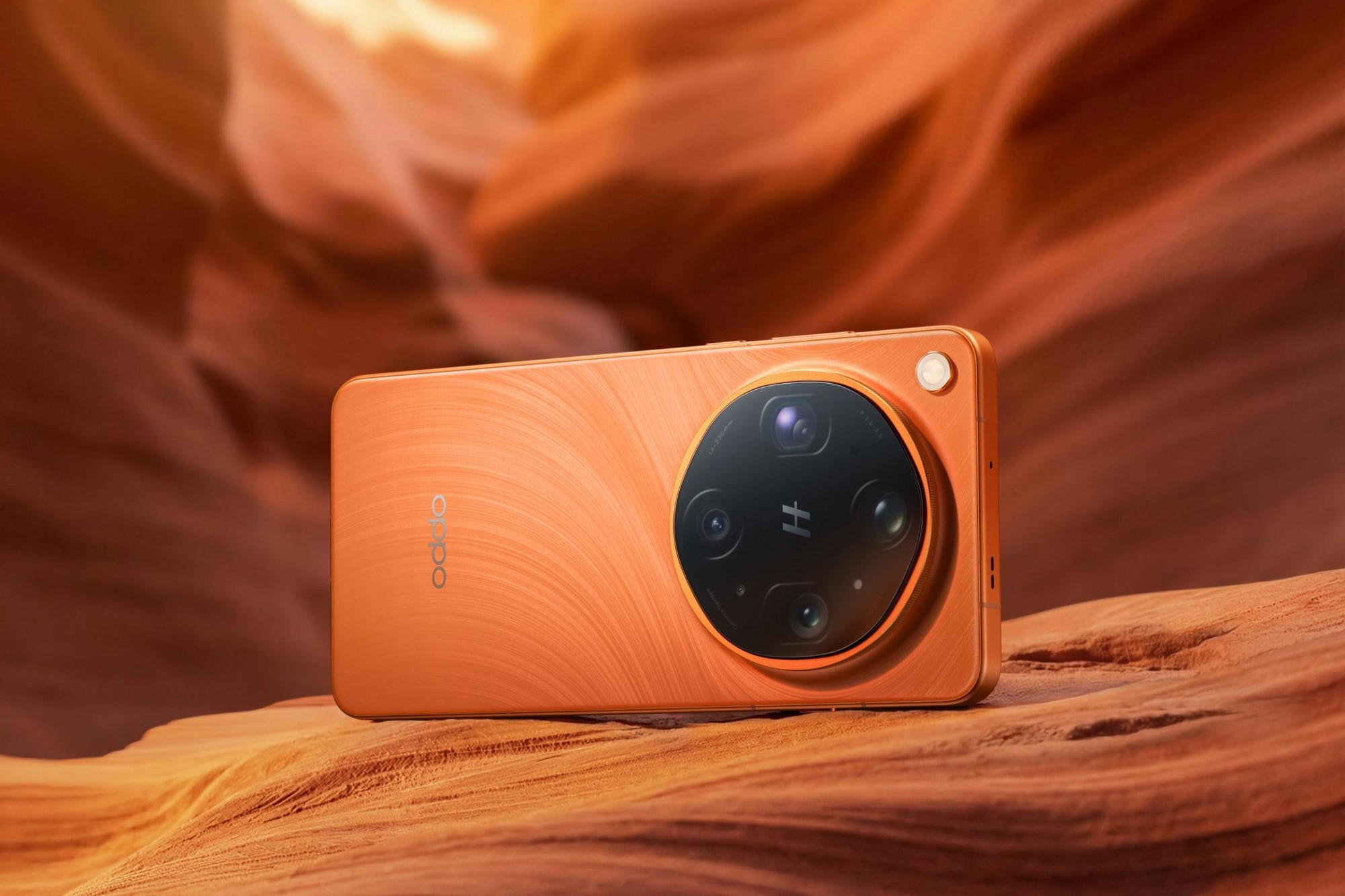 Oppo Find X9 Ultra: 200MP Hasselblad Cameras and 10x Optical Zoom