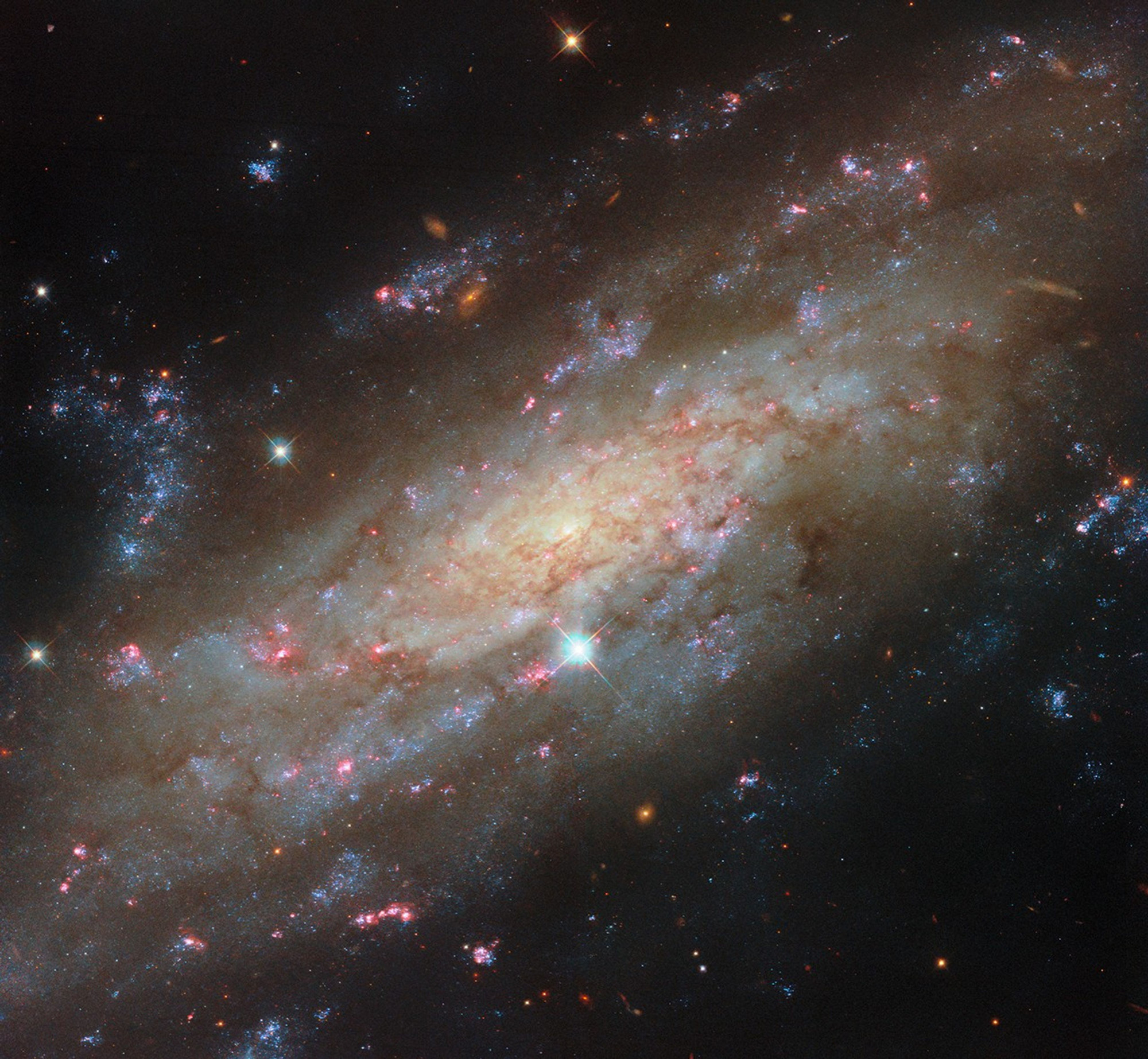 Hubble Spots a Bright Spiral Galaxy in the Antlia Constellation