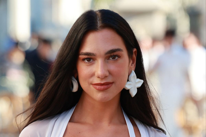 Dua Lipa demanda a Samsung por usar su imagen sin autorización y pide US$15 millones