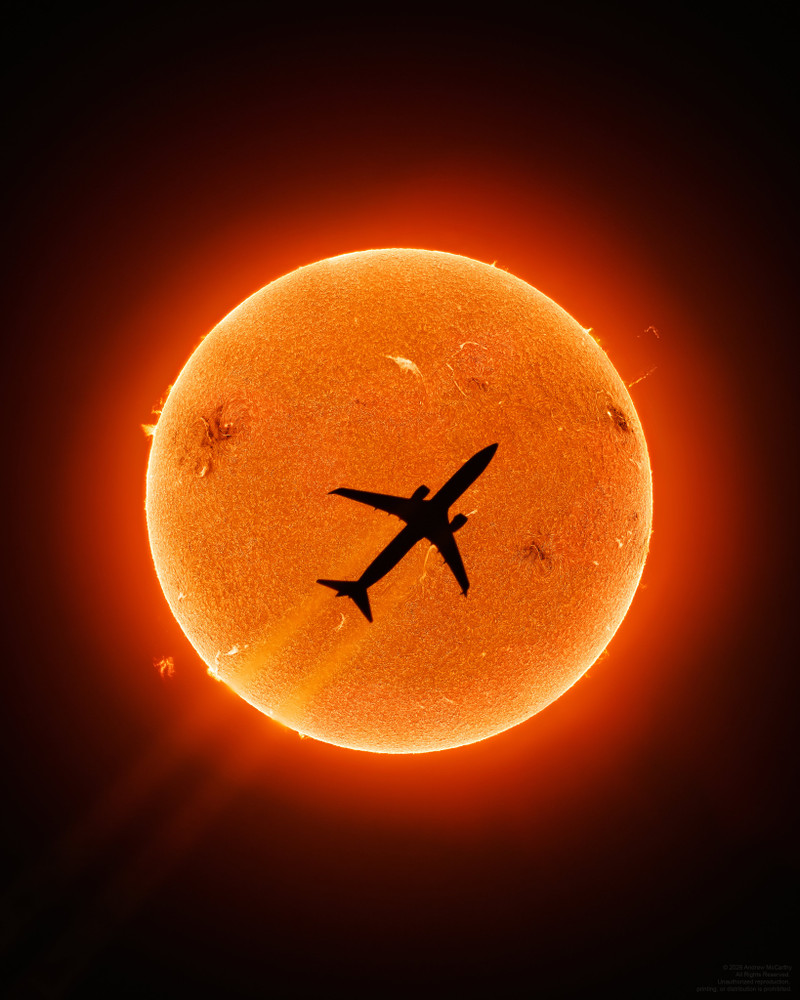 Andrew McCarthy Captures Boeing 737 Transiting Sun After 1.7 Million Photos