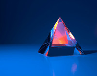Científicos japoneses crean cristal que convierte luz solar en UV para purificar aire