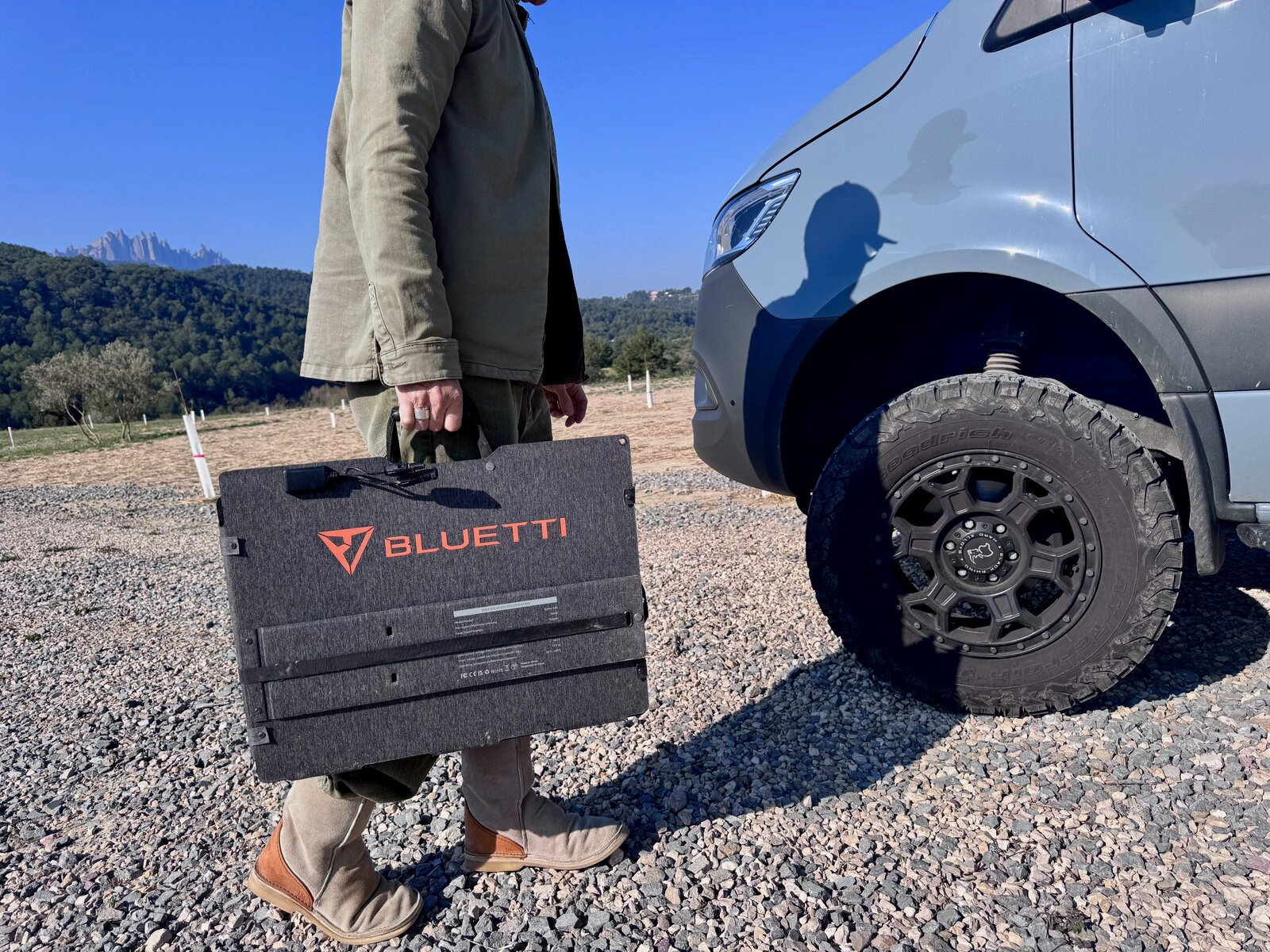 Bluetti Sora 500: Incredible Solar Power in an Ultra-Compact Design